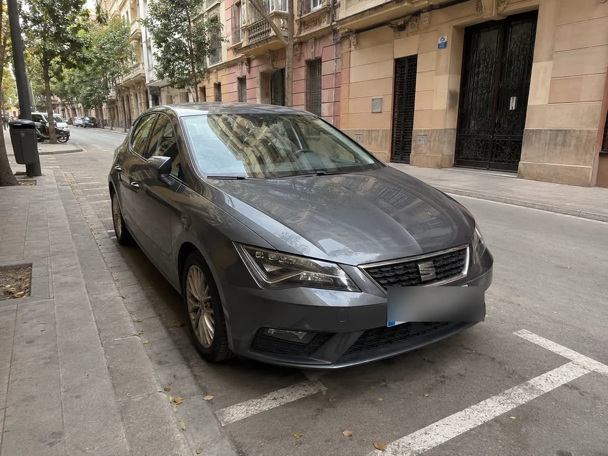SEAT León cinza grafite